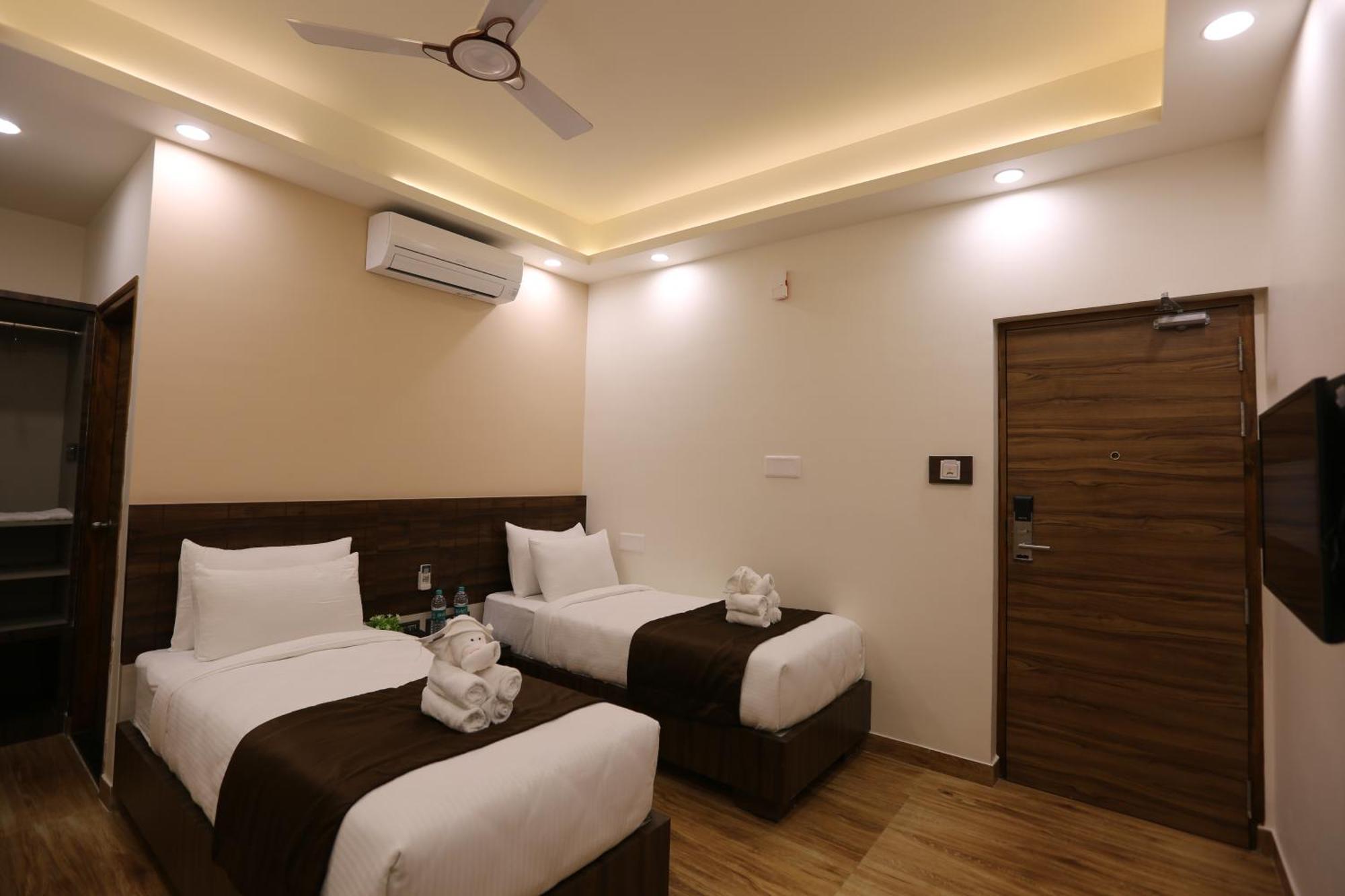 The Ventura Grand Hotel Bangalore Extérieur photo